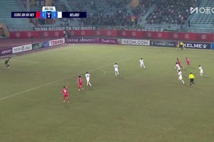 这都不进！张玉宁大单刀不进+空门击中横梁😱