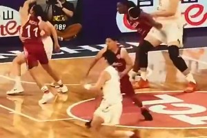 张子宇此前蹂躏印尼女篮😅印尼老黑控住了底盘但高空被轻松击破